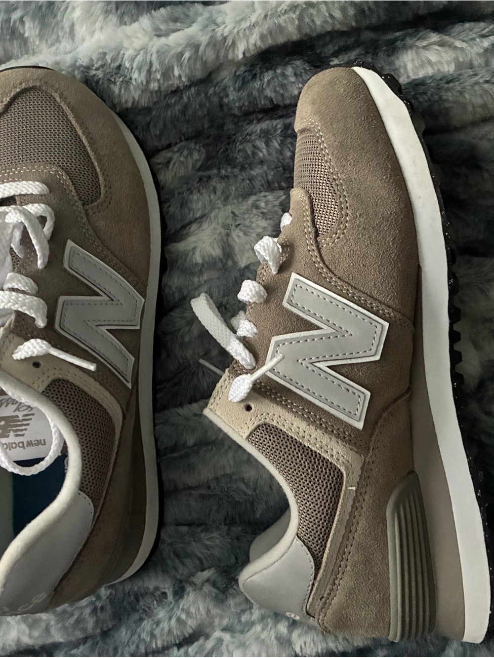 NWOT New Balance Gray and White 574 Classic Sneakers - Picture 2 of 11